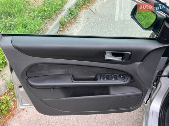 Сірий Форд Фокус, об'ємом двигуна 1.6 л та пробігом 382 тис. км за 3500 $, фото 11 на Automoto.ua
