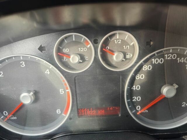 Форд Фокус 2007 в Рокитном на Automoto.ua Серый Форд Фокус, объемом двигателя 1.6 л и пробегом 230 тыс. км за 3700 $, фото 5 на Automoto.ua