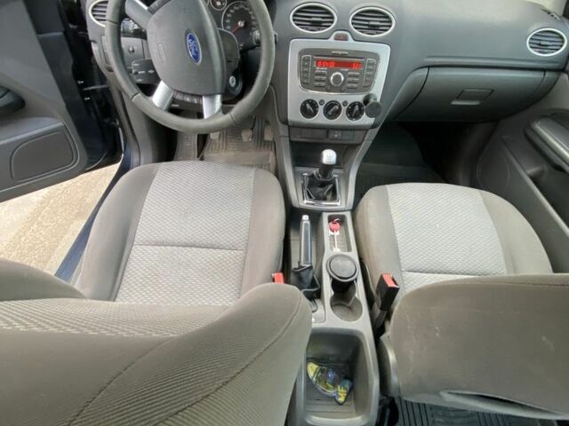 Сірий Форд Фокус, об'ємом двигуна 0 л та пробігом 230 тис. км за 2950 $, фото 10 на Automoto.ua