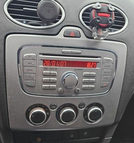 Сірий Форд Фокус, об'ємом двигуна 1.6 л та пробігом 200 тис. км за 2500 $, фото 16 на Automoto.ua