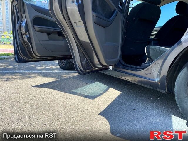 Серый Форд Фокус, объемом двигателя 1.6 л и пробегом 236 тыс. км за 3750 $, фото 6 на Automoto.ua