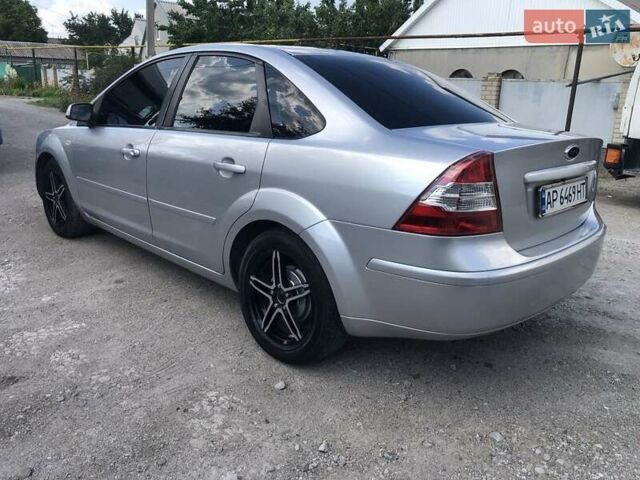Форд Фокус 2007 в Запорожье на Automoto.ua Серый Форд Фокус, объемом двигателя 1.6 л и пробегом 270 тыс. км за 5600 $, фото 2 на Automoto.ua
