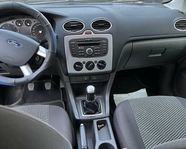 Серый Форд Фокус, объемом двигателя 1.56 л и пробегом 270 тыс. км за 5955 $, фото 22 на Automoto.ua