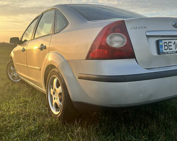 Серый Форд Фокус, объемом двигателя 2 л и пробегом 339 тыс. км за 5400 $, фото 5 на Automoto.ua