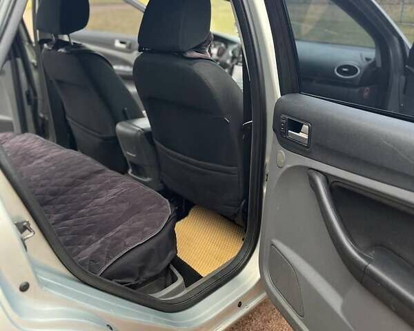 Серый Форд Фокус, объемом двигателя 1.6 л и пробегом 282 тыс. км за 5000 $, фото 13 на Automoto.ua