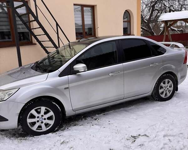 Серый Форд Фокус, объемом двигателя 1.6 л и пробегом 192 тыс. км за 5600 $, фото 4 на Automoto.ua