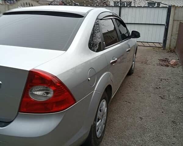 Серый Форд Фокус, объемом двигателя 1.6 л и пробегом 239 тыс. км за 5250 $, фото 2 на Automoto.ua