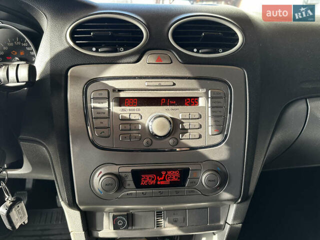 Серый Форд Фокус, объемом двигателя 1.6 л и пробегом 175 тыс. км за 5900 $, фото 35 на Automoto.ua