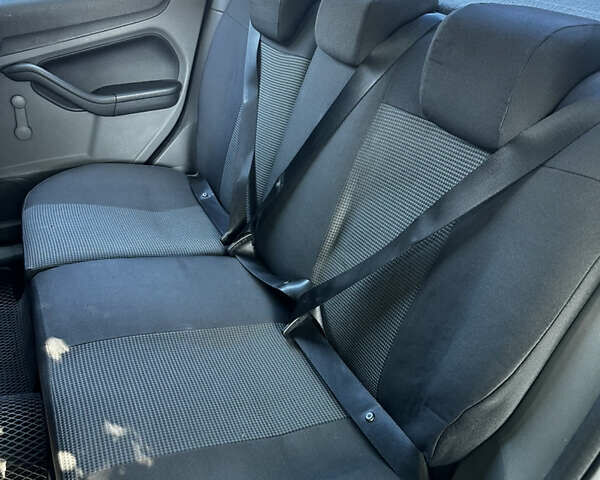 Сірий Форд Фокус, об'ємом двигуна 1.6 л та пробігом 193 тис. км за 4800 $, фото 4 на Automoto.ua