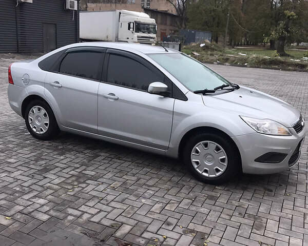 Серый Форд Фокус, объемом двигателя 1.6 л и пробегом 142 тыс. км за 5800 $, фото 4 на Automoto.ua