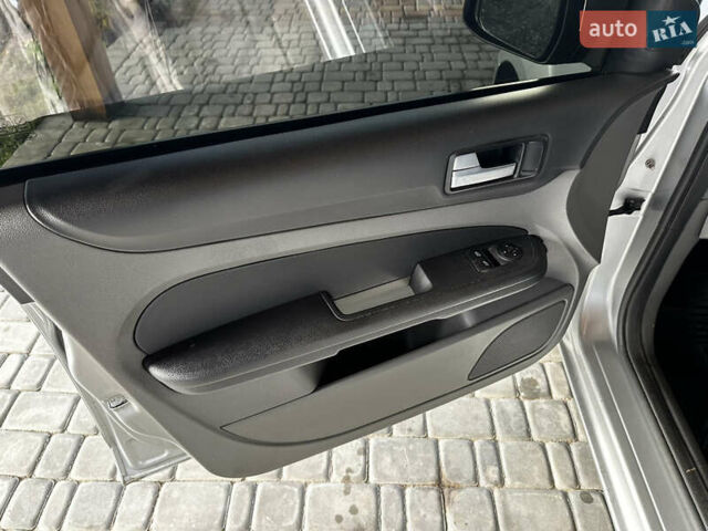 Серый Форд Фокус, объемом двигателя 1.6 л и пробегом 175 тыс. км за 5900 $, фото 29 на Automoto.ua