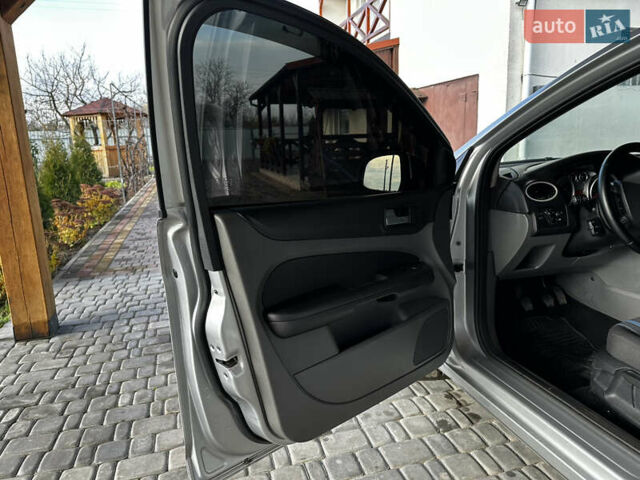 Серый Форд Фокус, объемом двигателя 1.6 л и пробегом 175 тыс. км за 5900 $, фото 28 на Automoto.ua