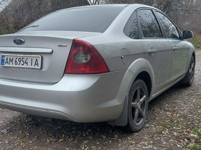 Серый Форд Фокус, объемом двигателя 1.6 л и пробегом 220 тыс. км за 3900 $, фото 5 на Automoto.ua