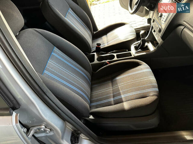 Серый Форд Фокус, объемом двигателя 1.6 л и пробегом 175 тыс. км за 5900 $, фото 50 на Automoto.ua