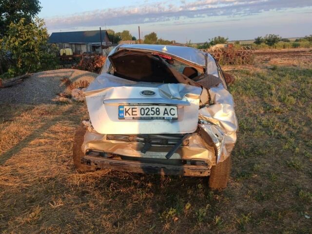 Серый Форд Фокус, объемом двигателя 1.6 л и пробегом 200 тыс. км за 1000 $, фото 3 на Automoto.ua