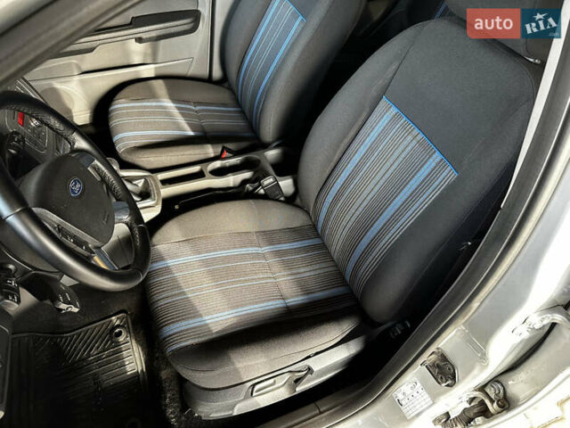 Серый Форд Фокус, объемом двигателя 1.6 л и пробегом 175 тыс. км за 5900 $, фото 31 на Automoto.ua