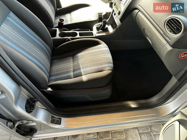 Серый Форд Фокус, объемом двигателя 1.6 л и пробегом 175 тыс. км за 5900 $, фото 51 на Automoto.ua