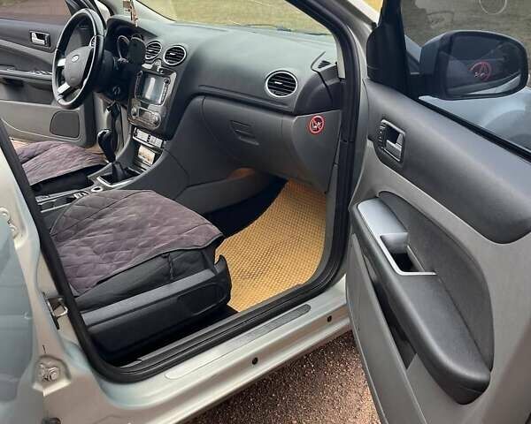 Серый Форд Фокус, объемом двигателя 1.6 л и пробегом 282 тыс. км за 5000 $, фото 14 на Automoto.ua