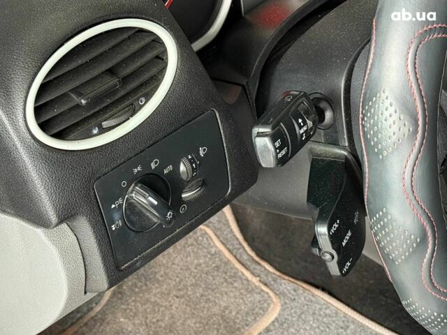 Серый Форд Фокус, объемом двигателя 1.6 л и пробегом 249 тыс. км за 5990 $, фото 11 на Automoto.ua