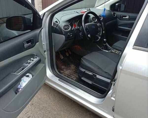 Серый Форд Фокус, объемом двигателя 1.6 л и пробегом 239 тыс. км за 5250 $, фото 6 на Automoto.ua