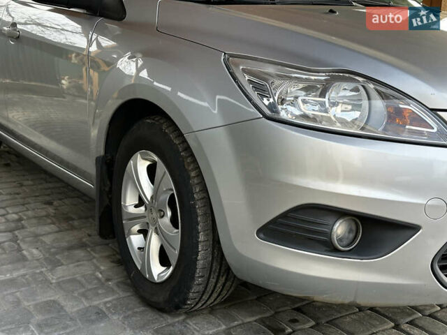 Серый Форд Фокус, объемом двигателя 1.6 л и пробегом 175 тыс. км за 5900 $, фото 8 на Automoto.ua