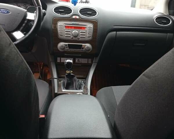 Серый Форд Фокус, объемом двигателя 1.6 л и пробегом 239 тыс. км за 5250 $, фото 8 на Automoto.ua