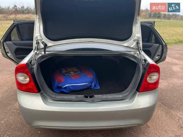 Серый Форд Фокус, объемом двигателя 1.6 л и пробегом 282 тыс. км за 5000 $, фото 16 на Automoto.ua