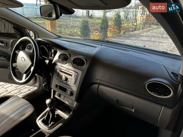 Серый Форд Фокус, объемом двигателя 1.6 л и пробегом 175 тыс. км за 5900 $, фото 52 на Automoto.ua