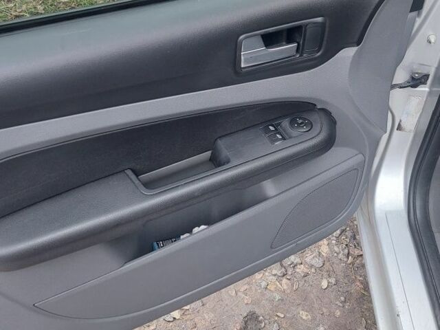 Серый Форд Фокус, объемом двигателя 1.6 л и пробегом 220 тыс. км за 3900 $, фото 3 на Automoto.ua