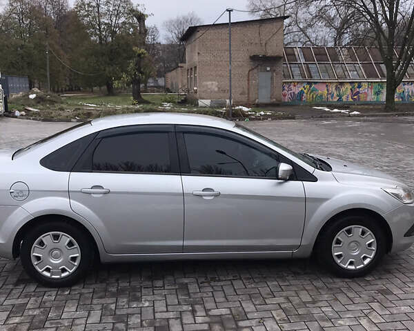 Серый Форд Фокус, объемом двигателя 1.6 л и пробегом 142 тыс. км за 5800 $, фото 5 на Automoto.ua