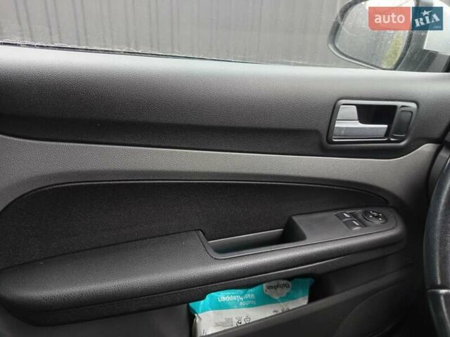 Серый Форд Фокус, объемом двигателя 1.6 л и пробегом 118 тыс. км за 4800 $, фото 5 на Automoto.ua