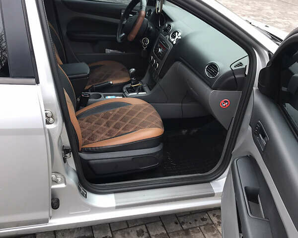 Серый Форд Фокус, объемом двигателя 1.6 л и пробегом 142 тыс. км за 5800 $, фото 7 на Automoto.ua