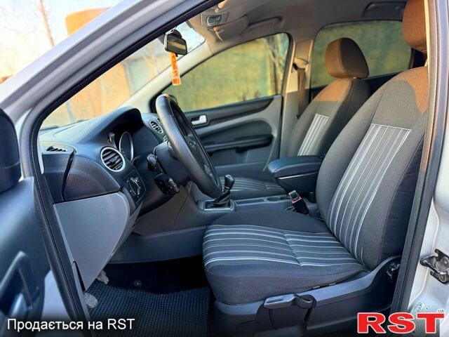 Сірий Форд Фокус, об'ємом двигуна 1.6 л та пробігом 173 тис. км за 4750 $, фото 6 на Automoto.ua