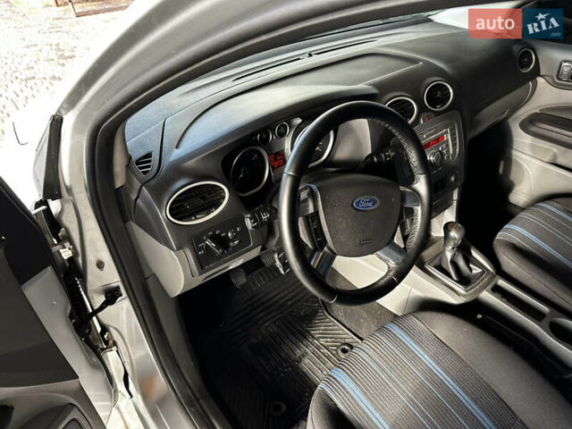 Серый Форд Фокус, объемом двигателя 1.6 л и пробегом 175 тыс. км за 5900 $, фото 32 на Automoto.ua