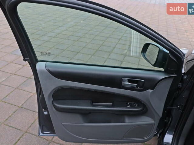 Сірий Форд Фокус, об'ємом двигуна 1.6 л та пробігом 130 тис. км за 5888 $, фото 12 на Automoto.ua