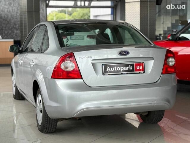Серый Форд Фокус, объемом двигателя 1.6 л и пробегом 249 тыс. км за 5990 $, фото 4 на Automoto.ua