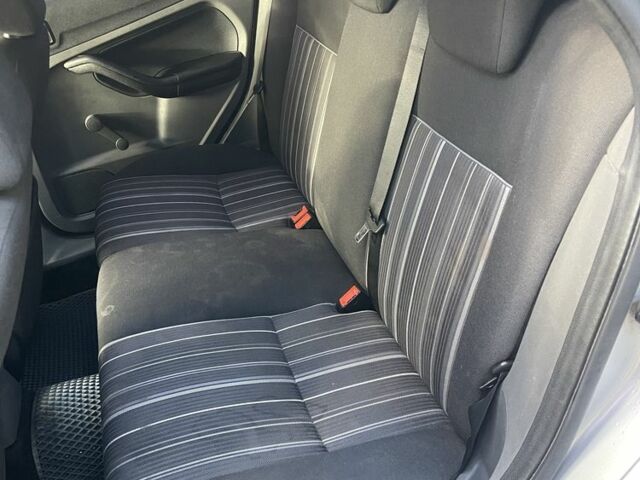 Серый Форд Фокус, объемом двигателя 1.6 л и пробегом 246 тыс. км за 3700 $, фото 6 на Automoto.ua