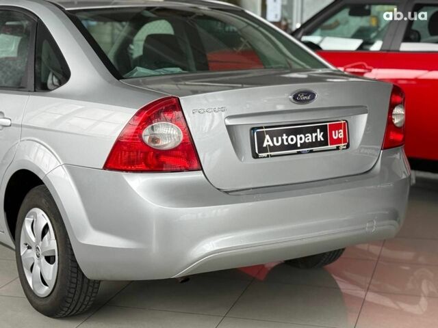 Серый Форд Фокус, объемом двигателя 1.6 л и пробегом 249 тыс. км за 5990 $, фото 7 на Automoto.ua