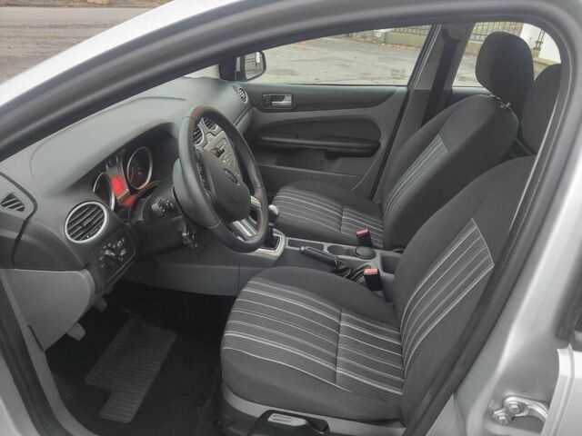 Сірий Форд Фокус, об'ємом двигуна 1.6 л та пробігом 176 тис. км за 5500 $, фото 11 на Automoto.ua