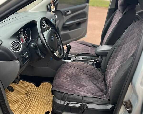 Серый Форд Фокус, объемом двигателя 1.6 л и пробегом 282 тыс. км за 5000 $, фото 10 на Automoto.ua