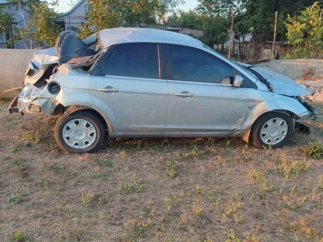 Серый Форд Фокус, объемом двигателя 1.6 л и пробегом 200 тыс. км за 1000 $, фото 2 на Automoto.ua