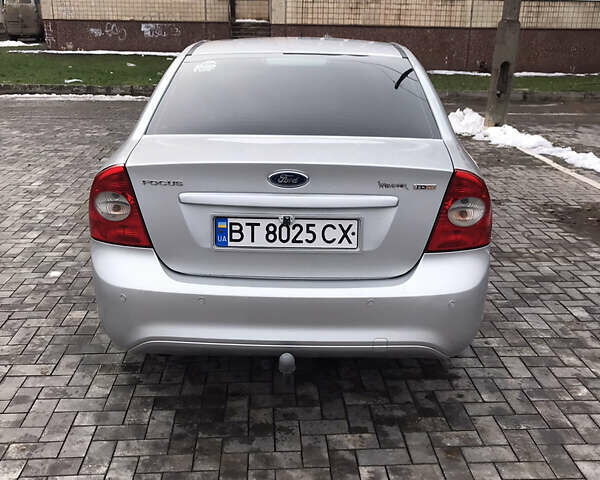 Серый Форд Фокус, объемом двигателя 1.6 л и пробегом 142 тыс. км за 5800 $, фото 6 на Automoto.ua