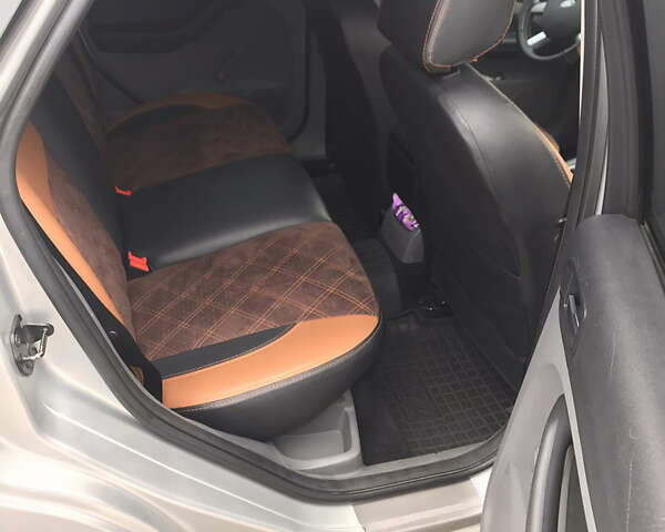 Серый Форд Фокус, объемом двигателя 1.6 л и пробегом 142 тыс. км за 5800 $, фото 10 на Automoto.ua