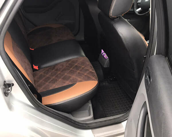 Серый Форд Фокус, объемом двигателя 1.6 л и пробегом 142 тыс. км за 5800 $, фото 11 на Automoto.ua