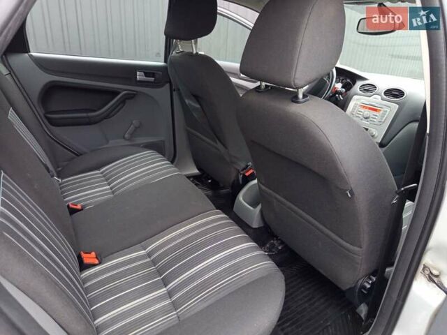 Серый Форд Фокус, объемом двигателя 1.6 л и пробегом 118 тыс. км за 4800 $, фото 17 на Automoto.ua