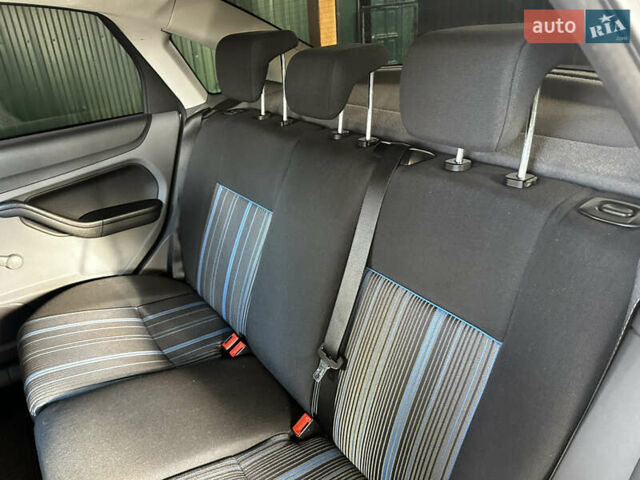 Серый Форд Фокус, объемом двигателя 1.6 л и пробегом 175 тыс. км за 5900 $, фото 40 на Automoto.ua