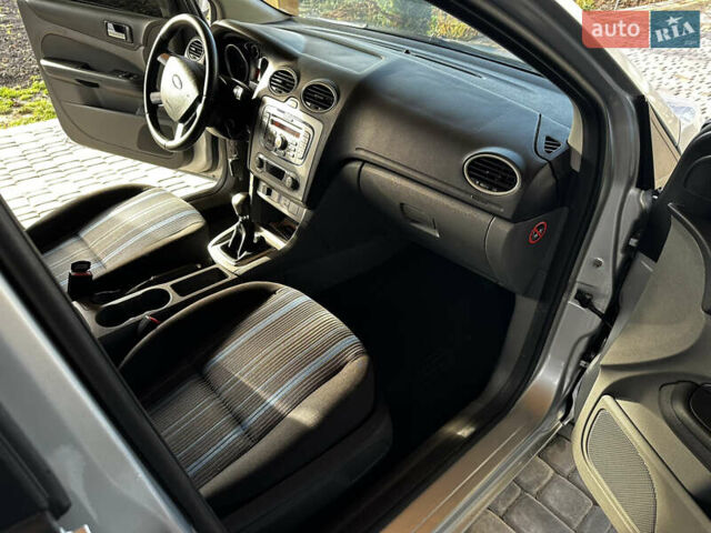 Серый Форд Фокус, объемом двигателя 1.6 л и пробегом 175 тыс. км за 5900 $, фото 49 на Automoto.ua