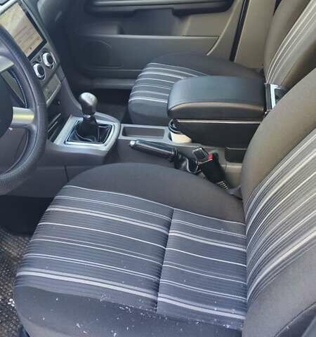 Серый Форд Фокус, объемом двигателя 1.6 л и пробегом 173 тыс. км за 5600 $, фото 6 на Automoto.ua