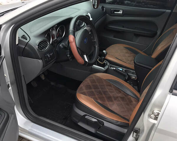 Серый Форд Фокус, объемом двигателя 1.6 л и пробегом 142 тыс. км за 5800 $, фото 12 на Automoto.ua