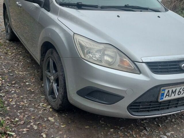 Серый Форд Фокус, объемом двигателя 1.6 л и пробегом 220 тыс. км за 3900 $, фото 2 на Automoto.ua